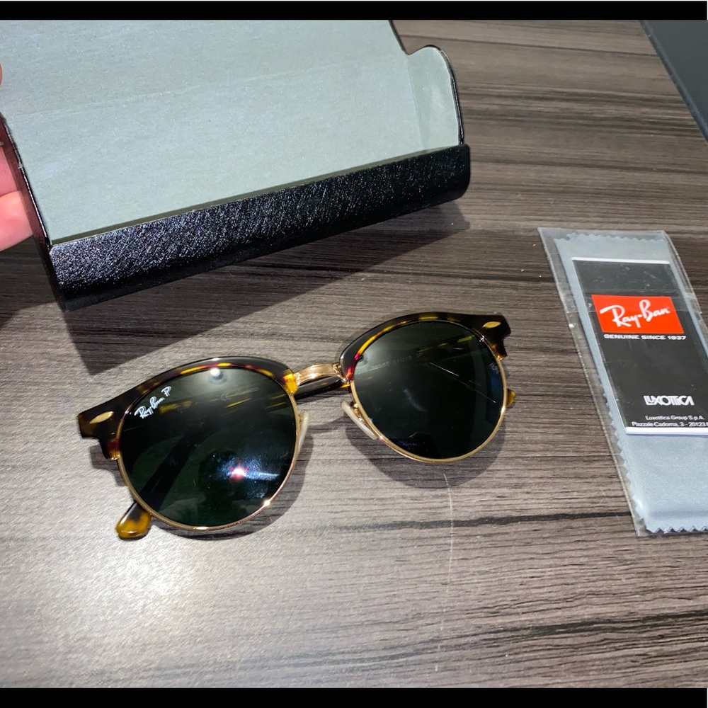 Ray-Ban Clubround Classic Tortoise brown and black lense